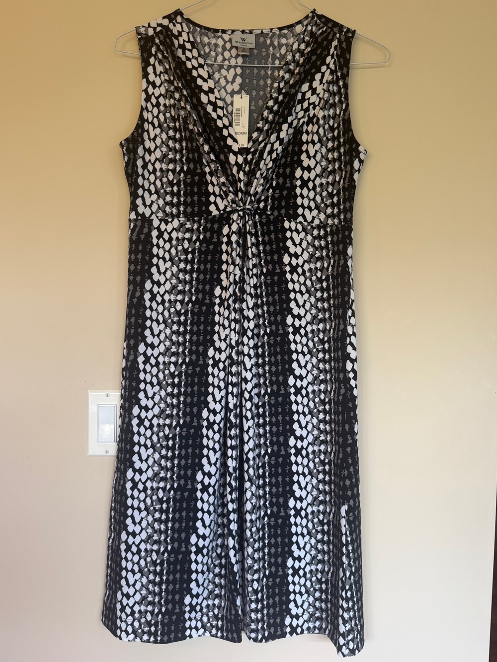Worthington Sleeveless Black & White V-Neck Stretch Midi Dress